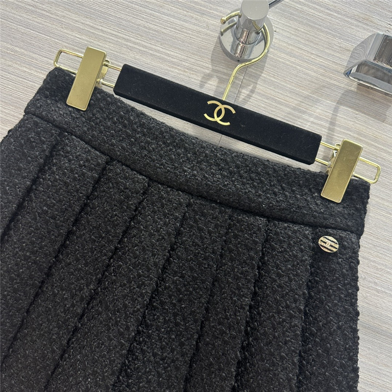 Ch**el tweed pleated mini skirt