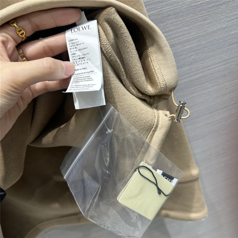 L0ew* lambswool collar sweatshirt beige