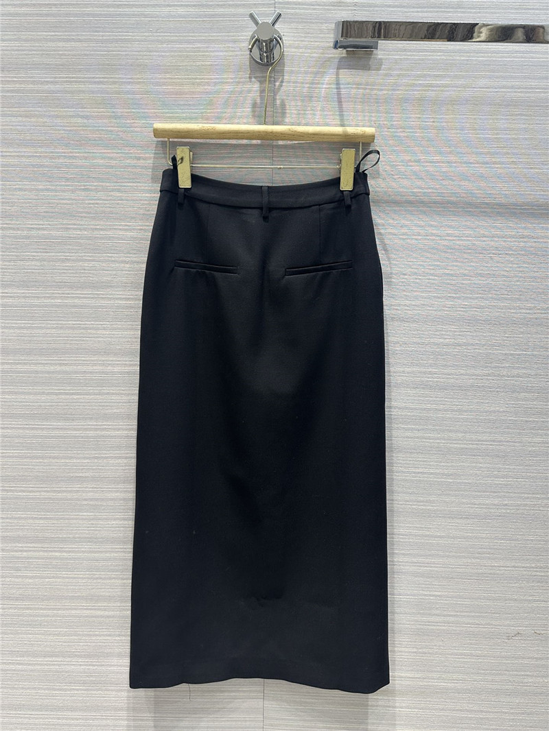 The R0w black essence spinning long skirt