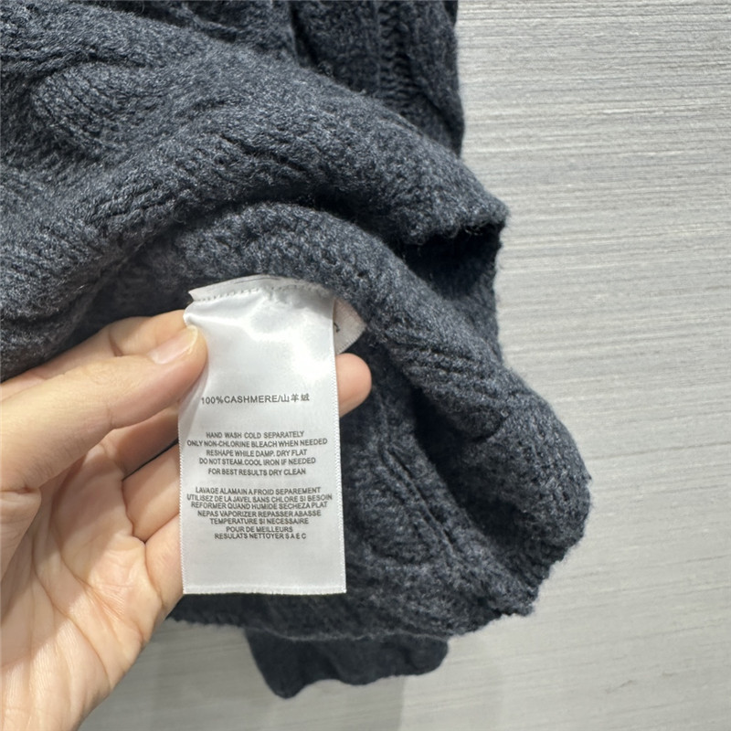 Cable Turtleneck Cashmere Sweater in Grey