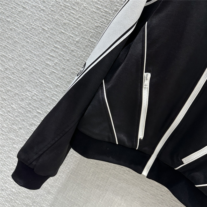 Gucci slim short sweatshirt + straight pants suit