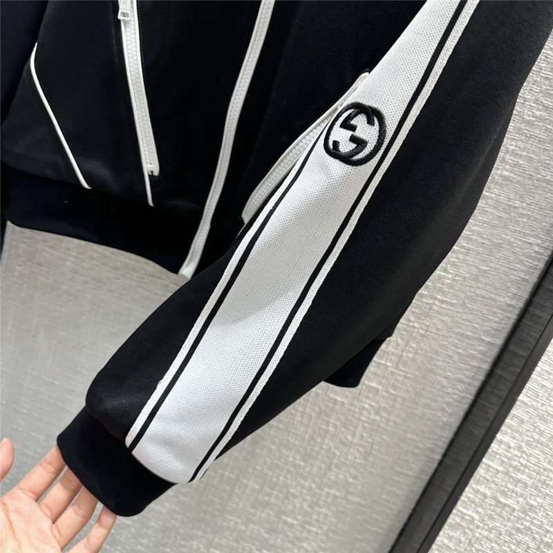 Gucci slim short sweatshirt + straight pants suit