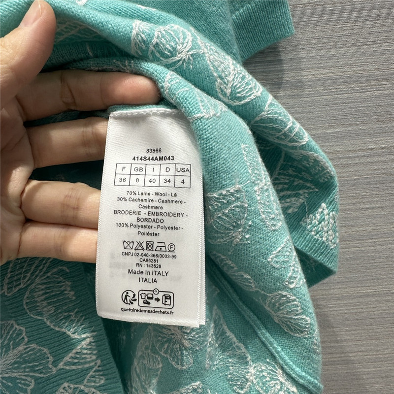 D10r embroidered short-sleeved sweater in blue