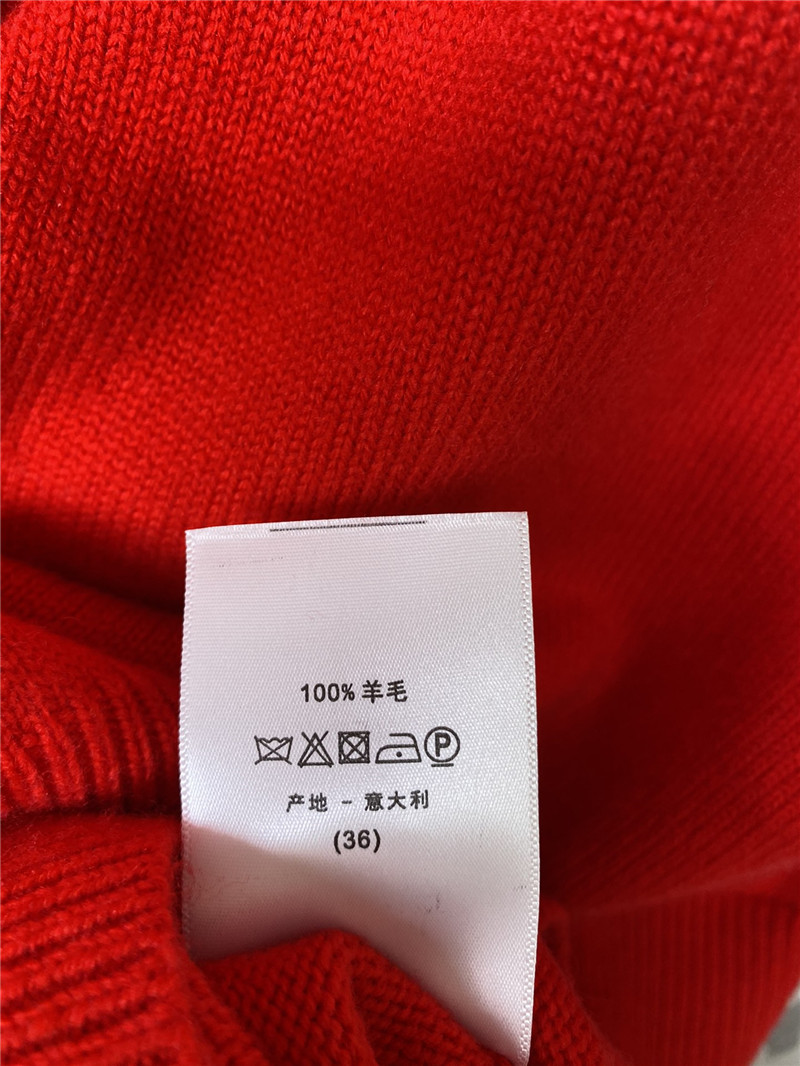 D10r red logo knitted hooded sweater