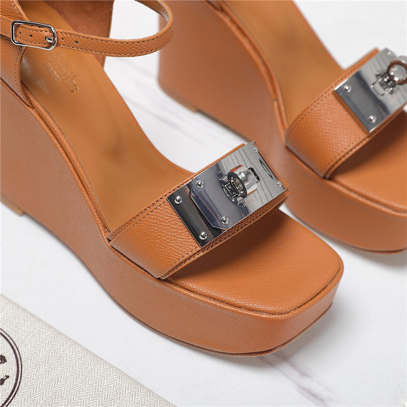 H**me5 wedge platform sandals