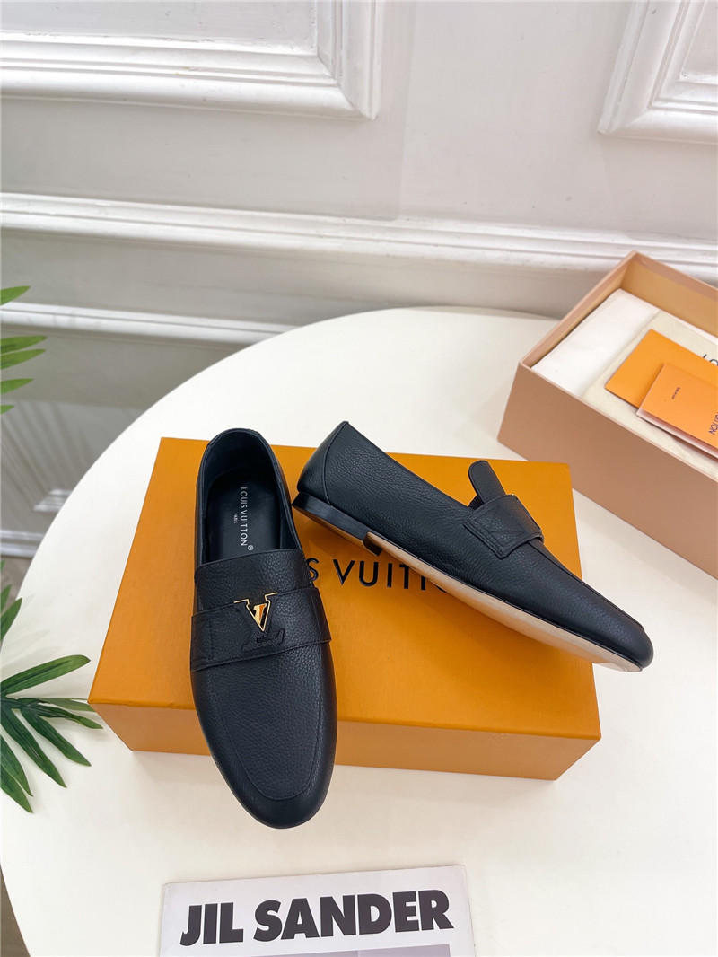 l0vis Vvtt0n lv flat loafers