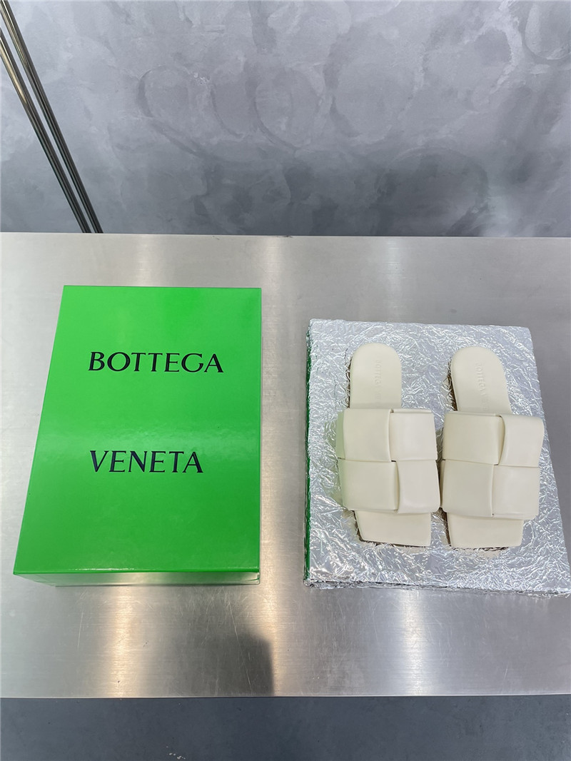 Bottega Veneta large windmill block drag