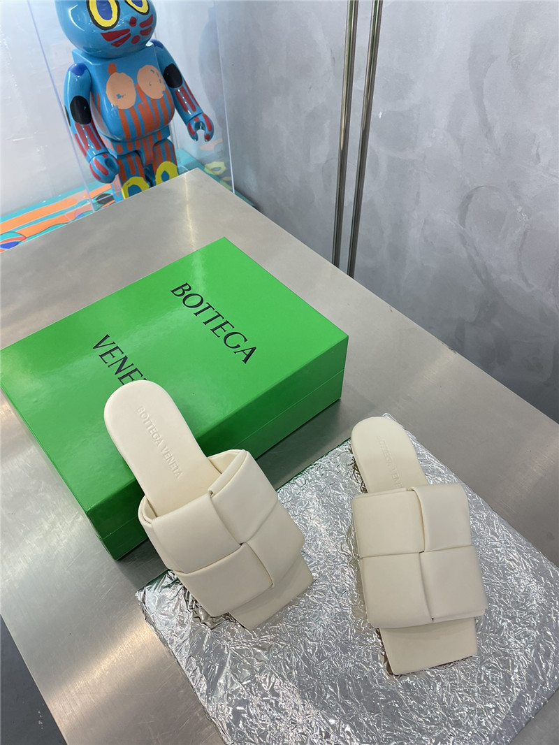 Bottega Veneta large windmill block drag