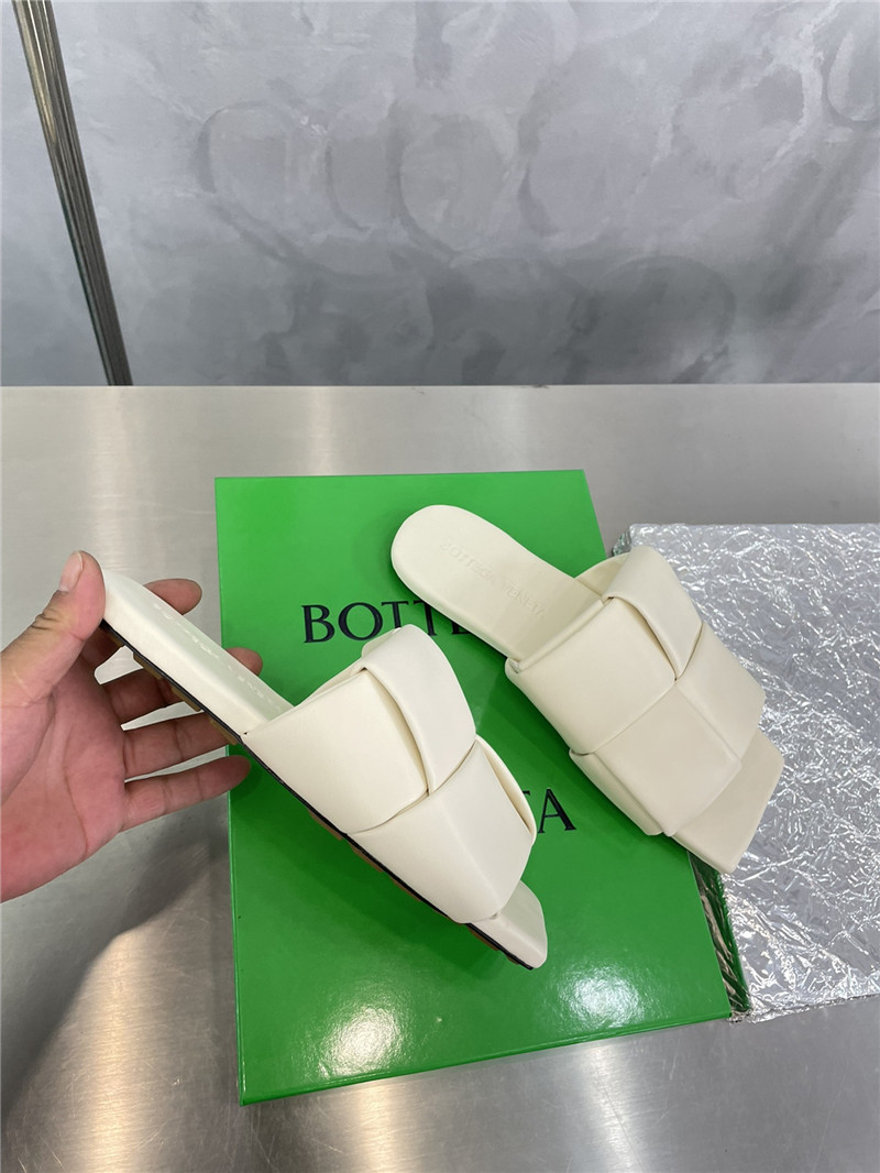 Bottega Veneta large windmill block drag