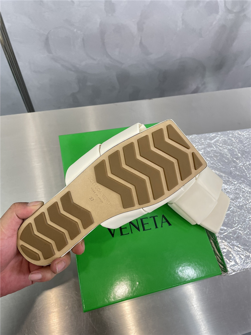 Bottega Veneta large windmill block drag