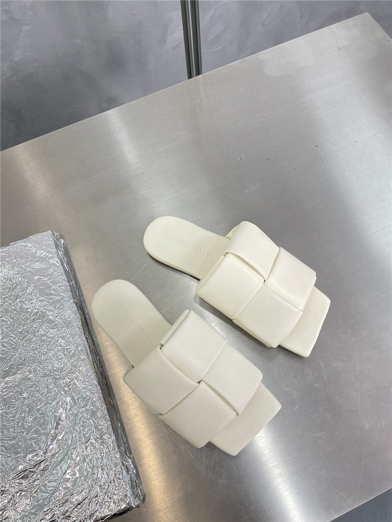 Bottega Veneta large windmill block drag