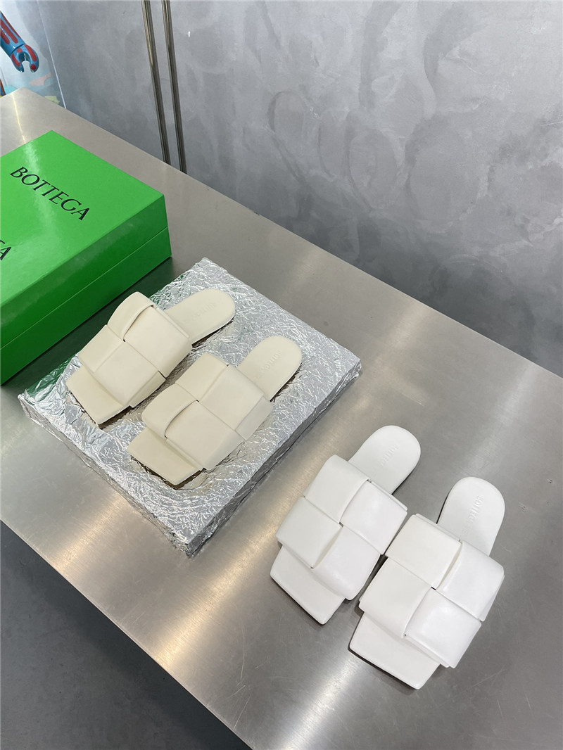 Bottega Veneta large windmill block drag