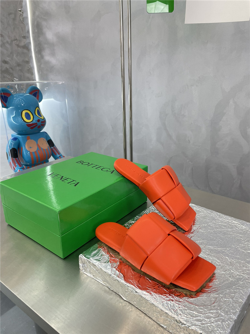 Bottega Veneta large windmill block drag