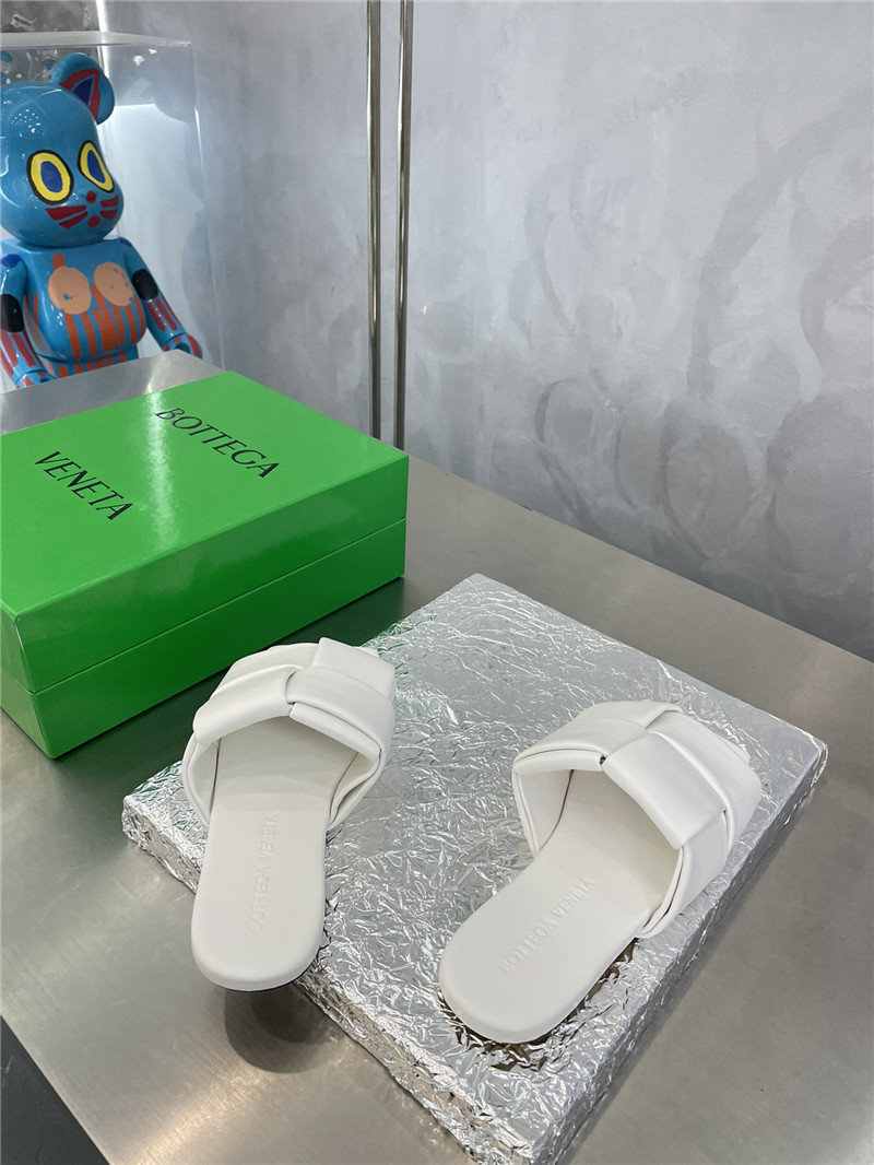 Bottega Veneta large windmill block drag