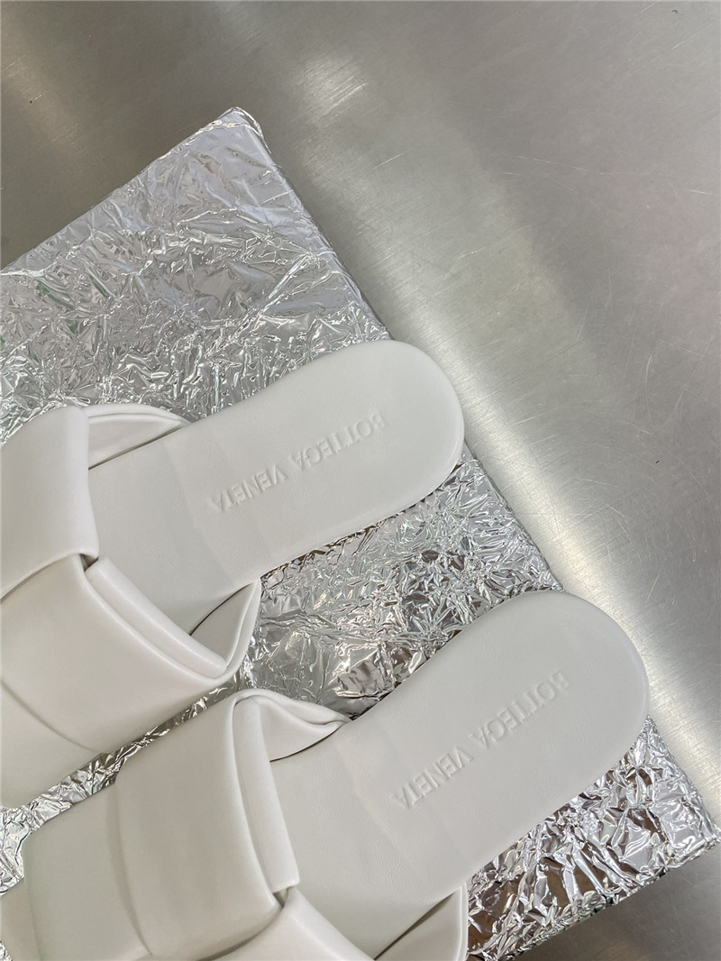 Bottega Veneta large windmill block drag