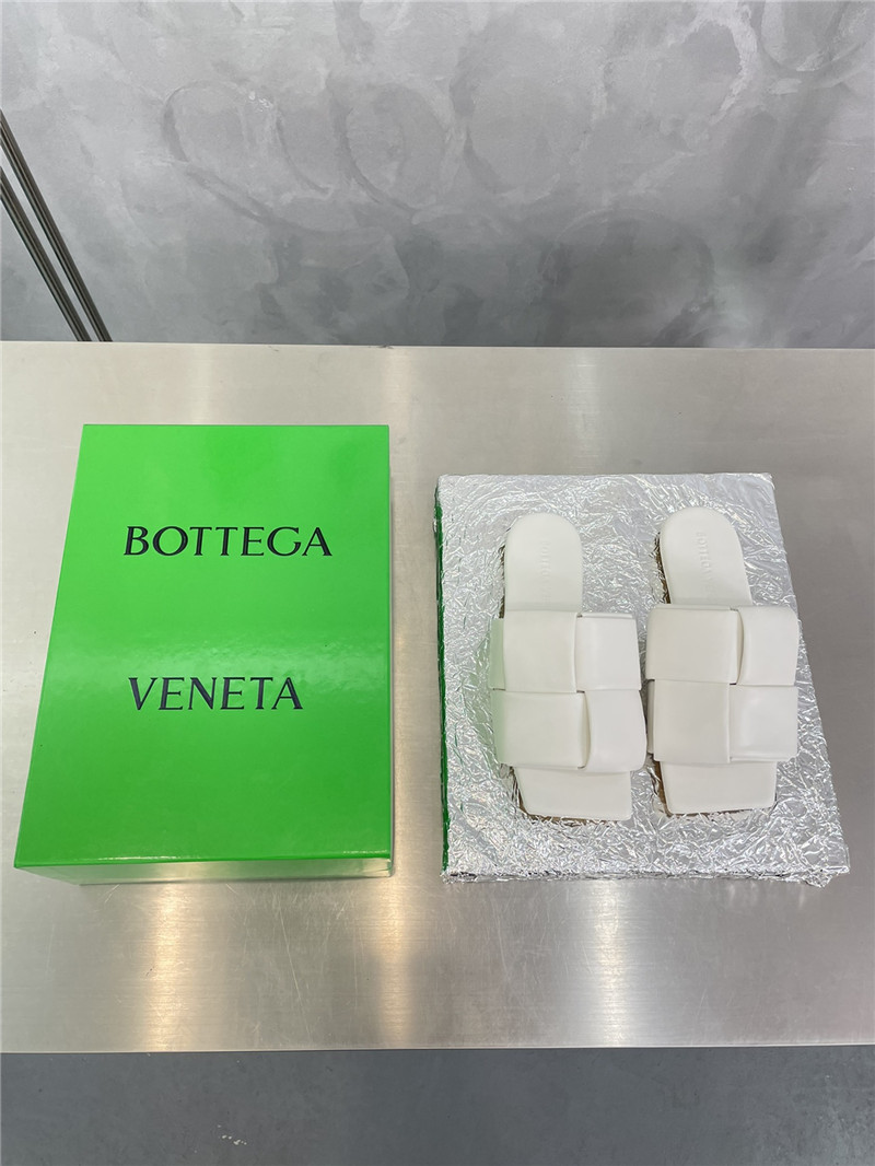 Bottega Veneta large windmill block drag