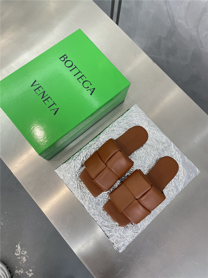 Bottega Veneta large windmill block drag