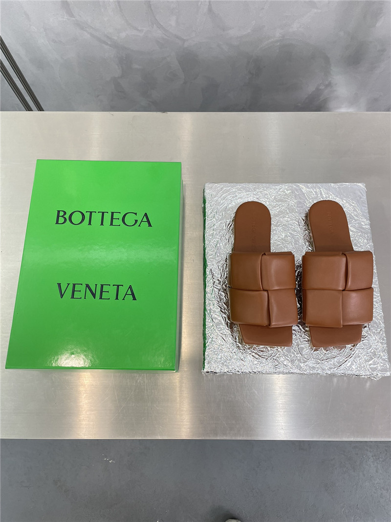 Bottega Veneta large windmill block drag