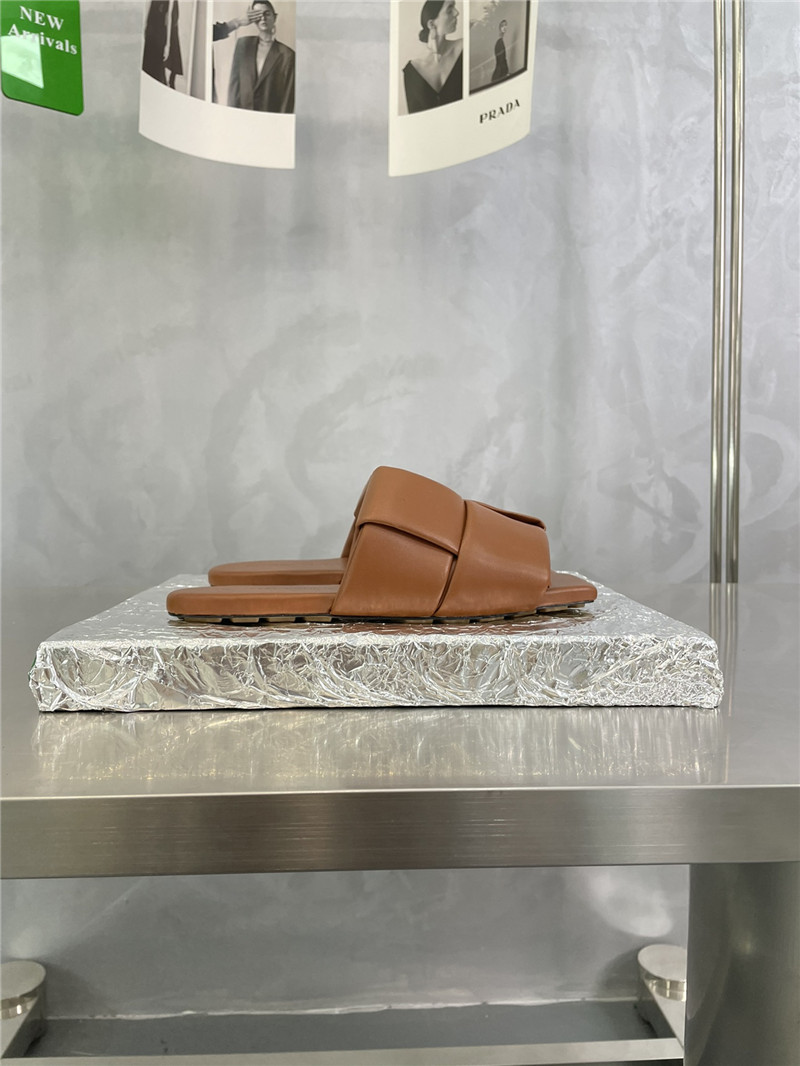 Bottega Veneta large windmill block drag