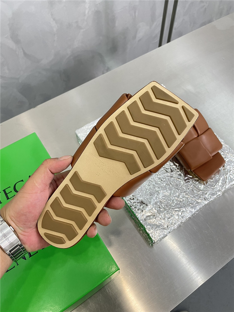 Bottega Veneta large windmill block drag