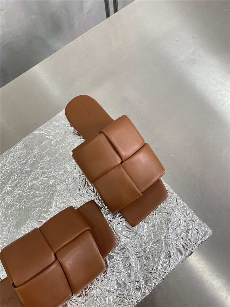 Bottega Veneta large windmill block drag