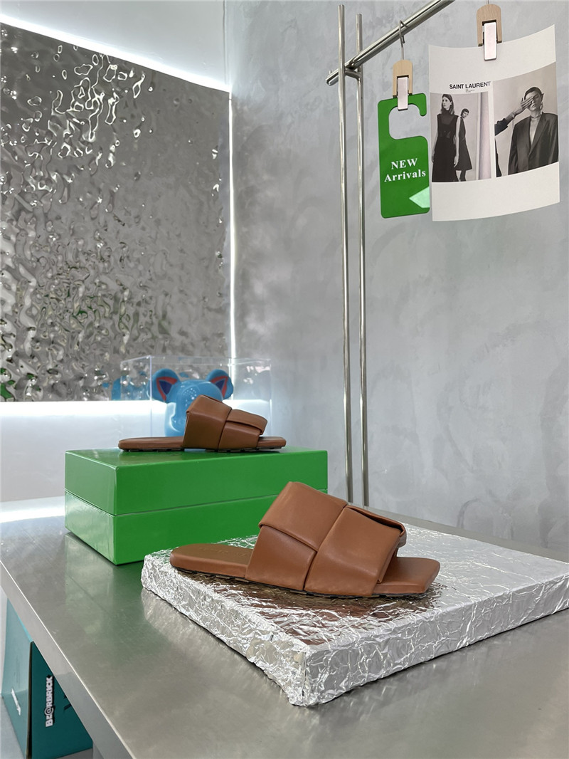 Bottega Veneta large windmill block drag