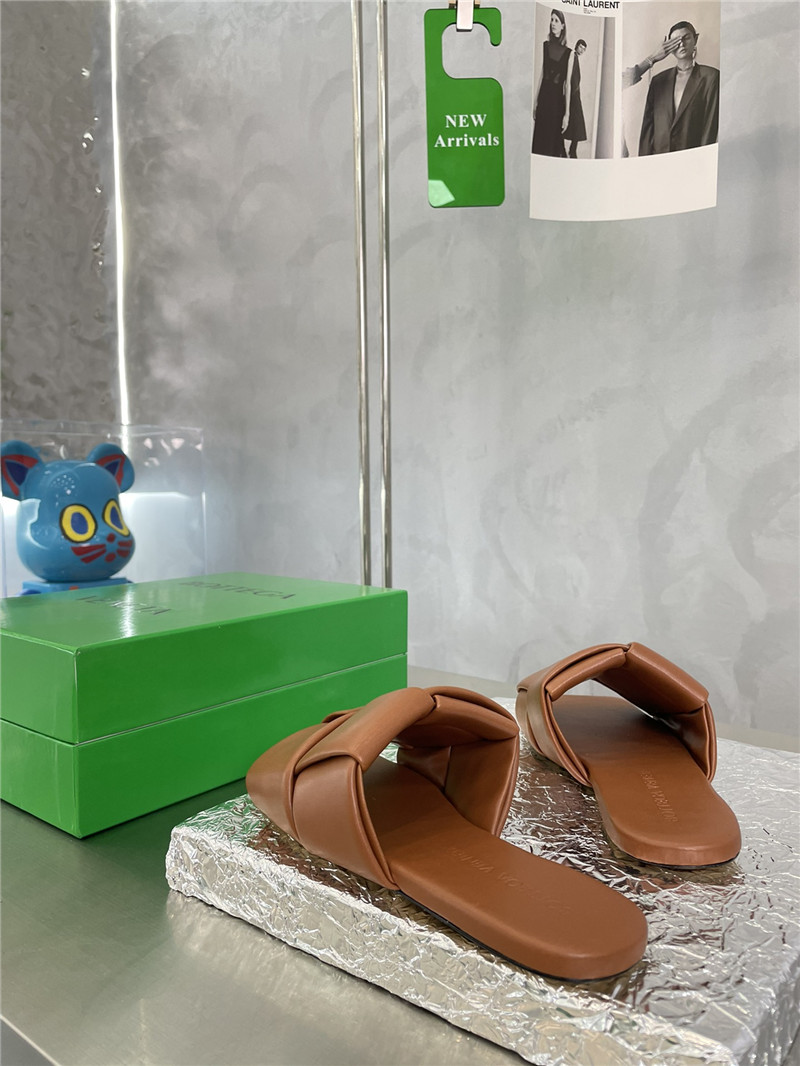 Bottega Veneta large windmill block drag