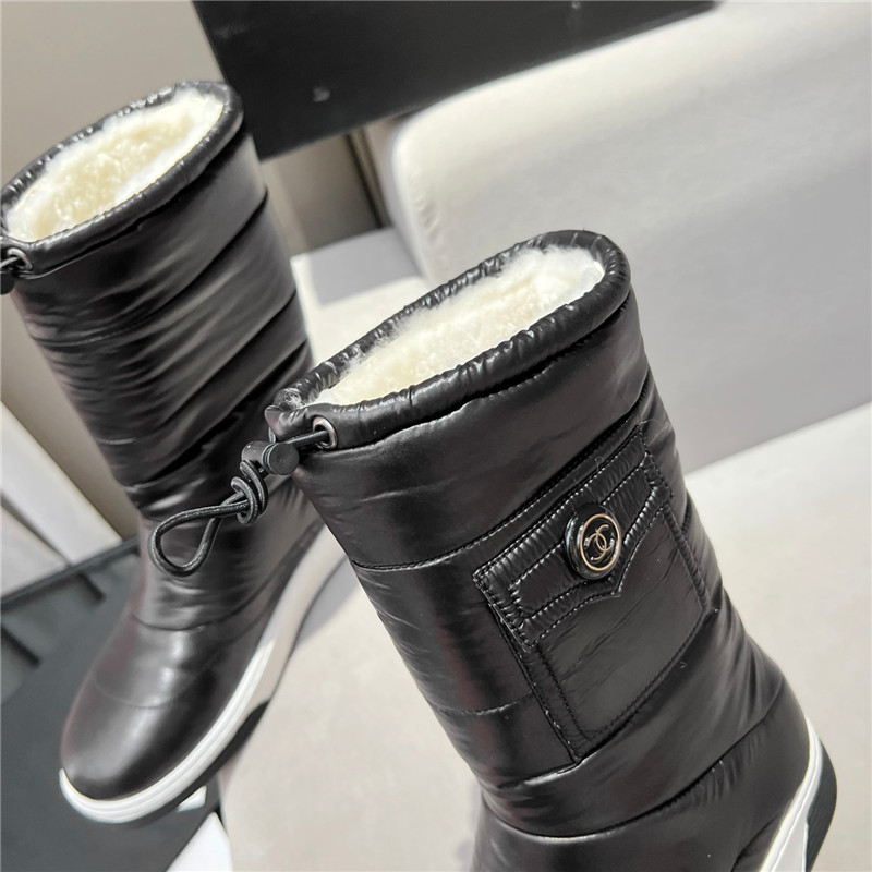 Ch**el leather shearling snow boots
