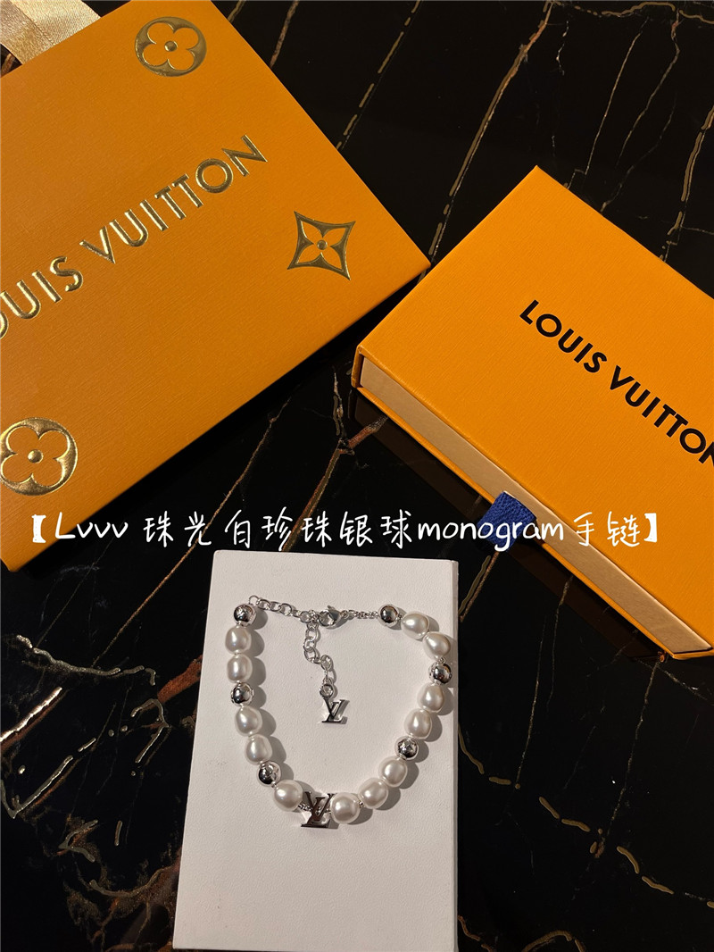 l0vis Vvtt0n lv pearl bracelet