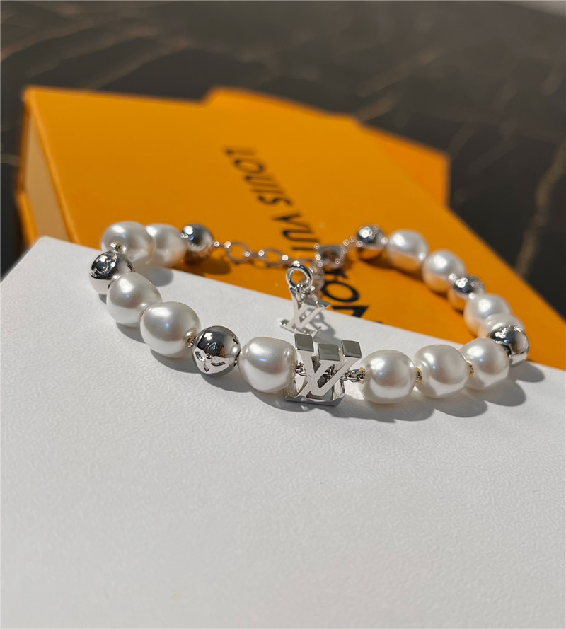 l0vis Vvtt0n lv pearl bracelet