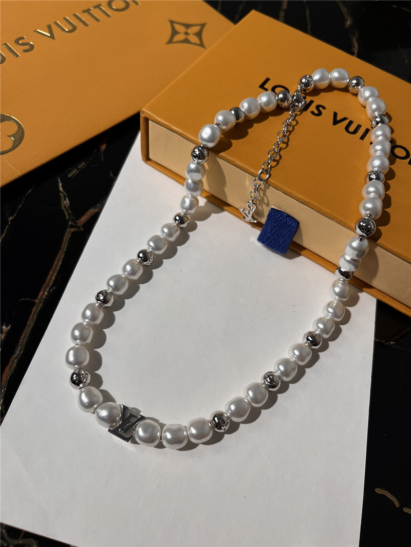 l0vis Vvtt0n lv logo pearl bracelet