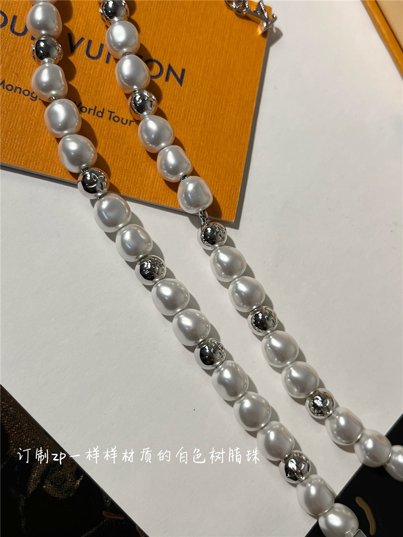 l0vis Vvtt0n lv logo pearl bracelet