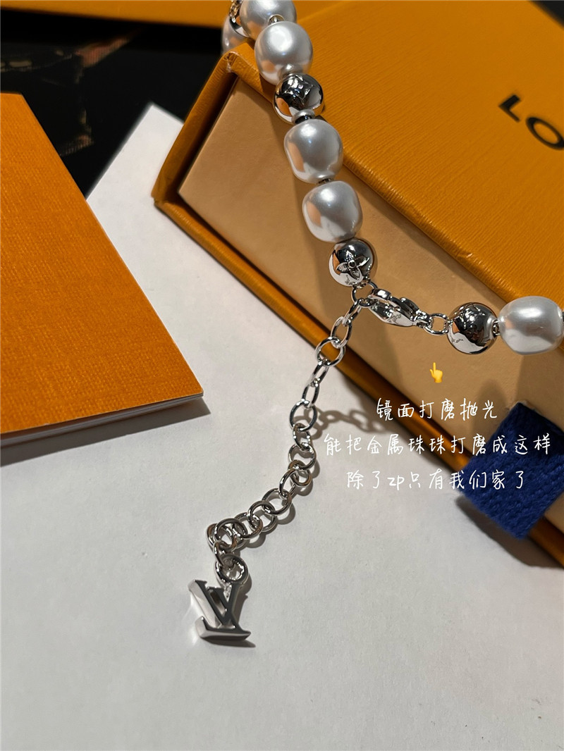 l0vis Vvtt0n lv logo pearl bracelet