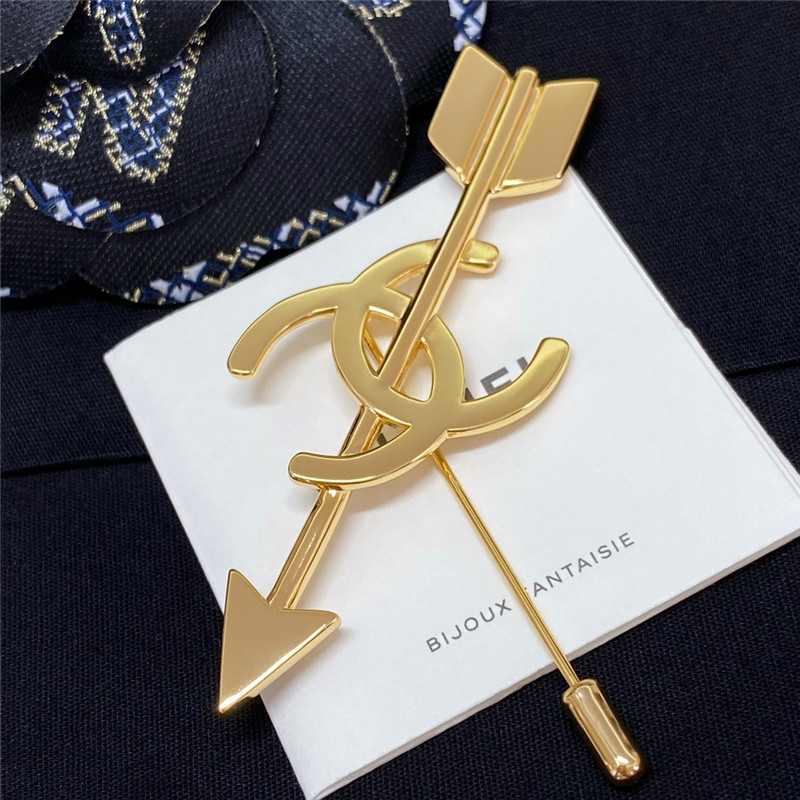 Ch**el cupid’s arrow brooch
