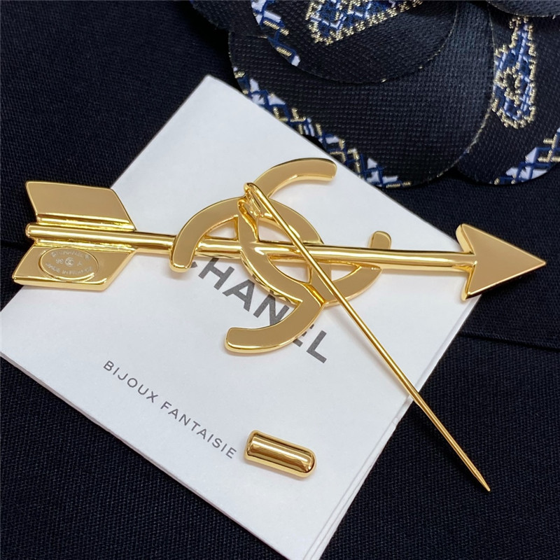 Ch**el cupid’s arrow brooch