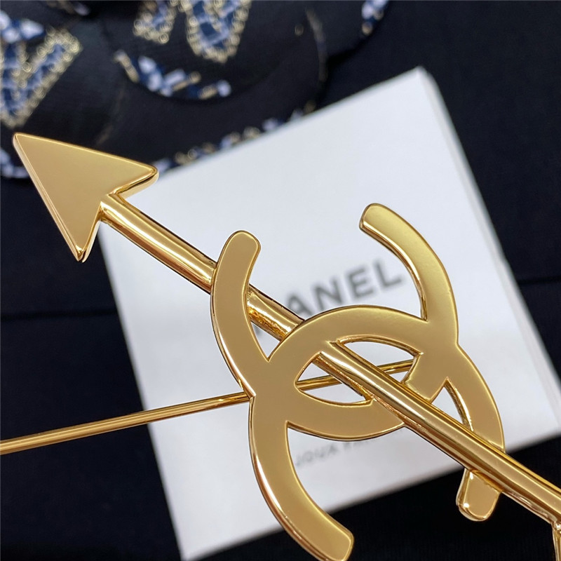 Ch**el cupid’s arrow brooch