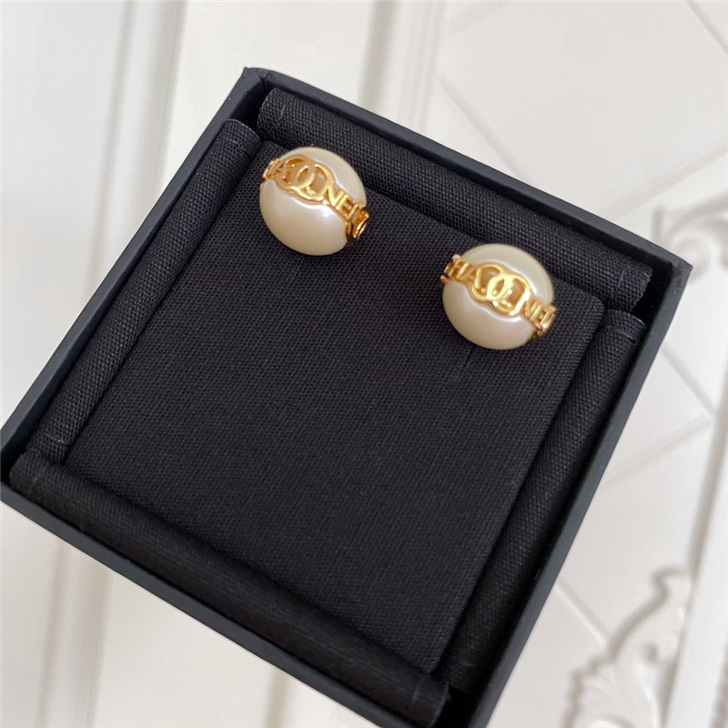 Ch**el pearl Ch**el logo earrings