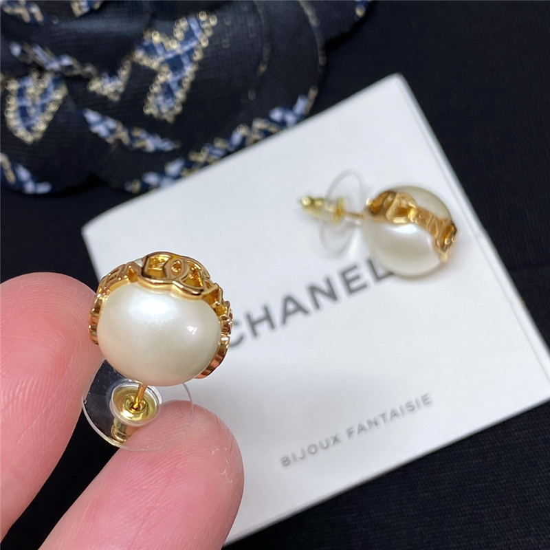 Ch**el pearl Ch**el logo earrings