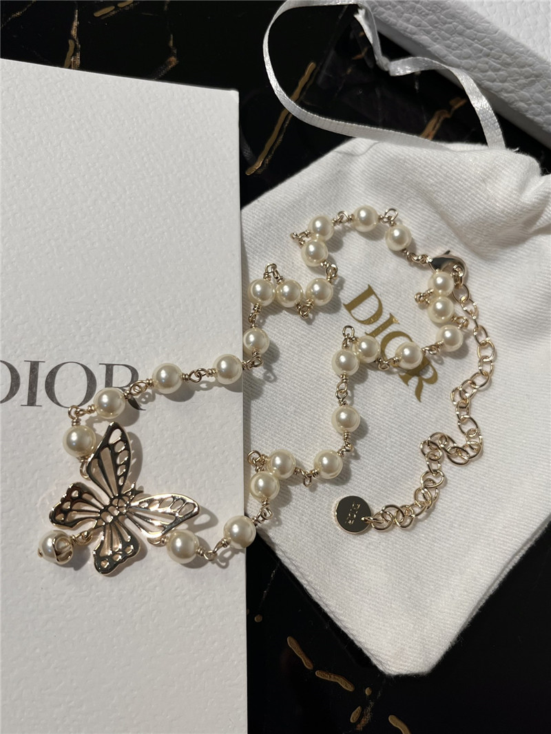 D10r cd pearl butterfly necklace