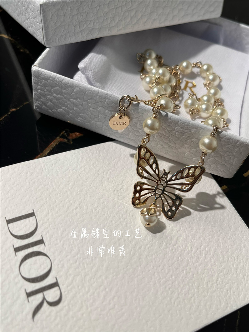 D10r cd pearl butterfly necklace