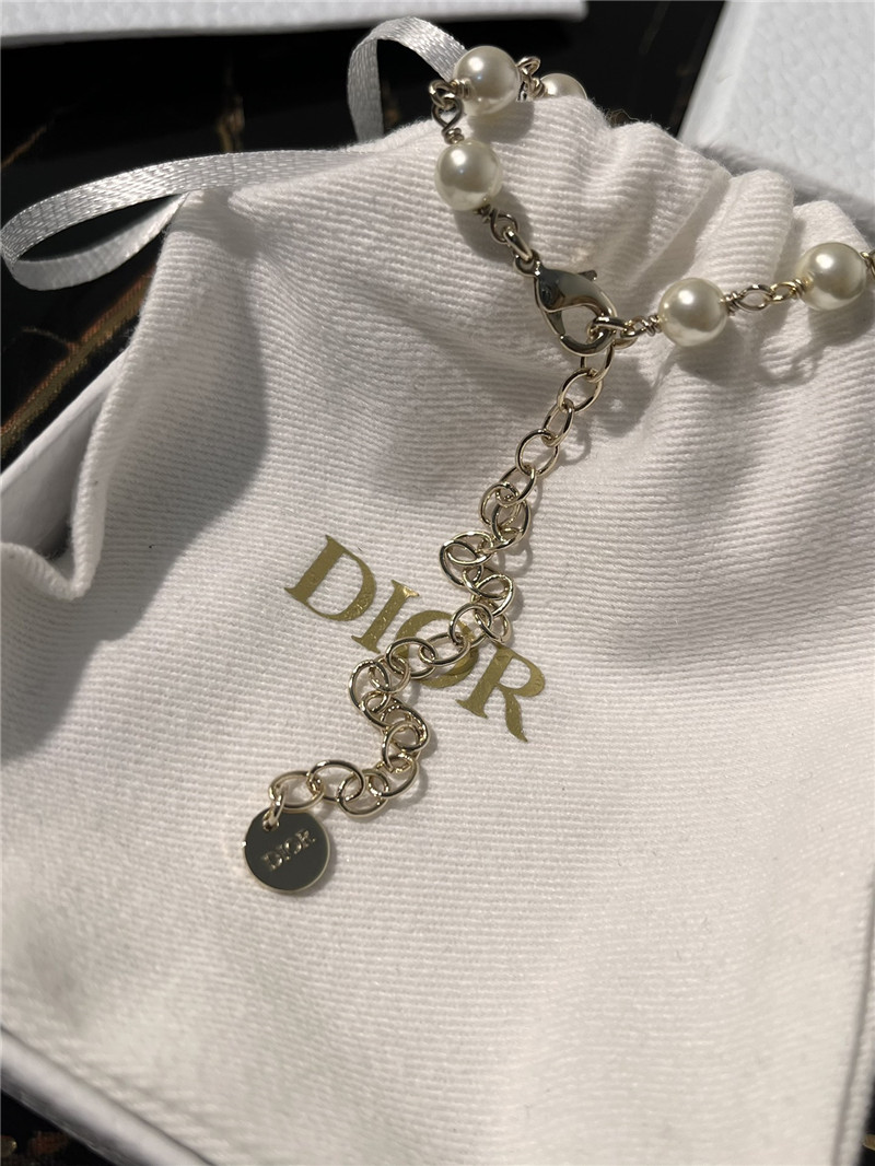 D10r cd pearl butterfly necklace