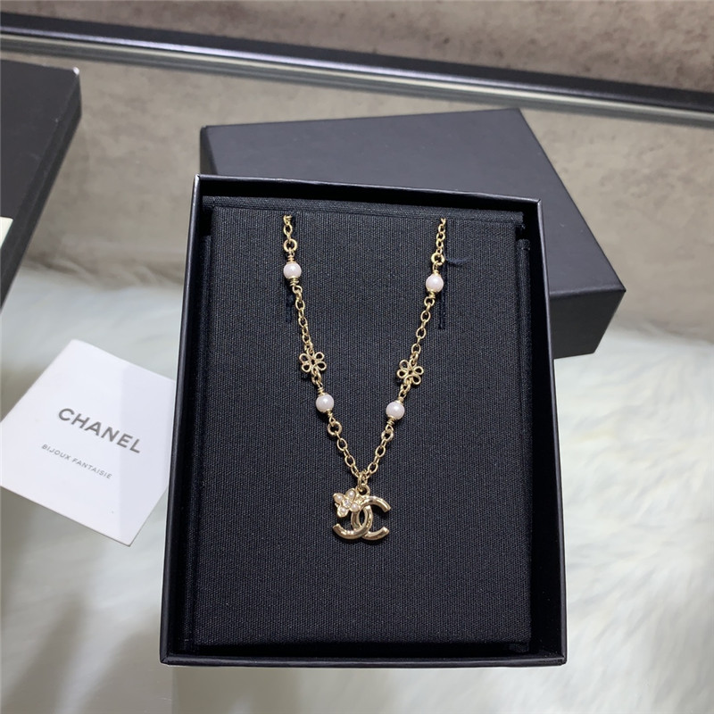 Chanel mini flower c necklace