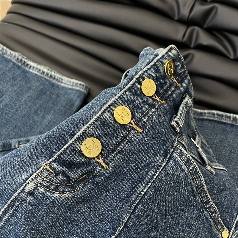 Ch**el buttoned high waist jeans