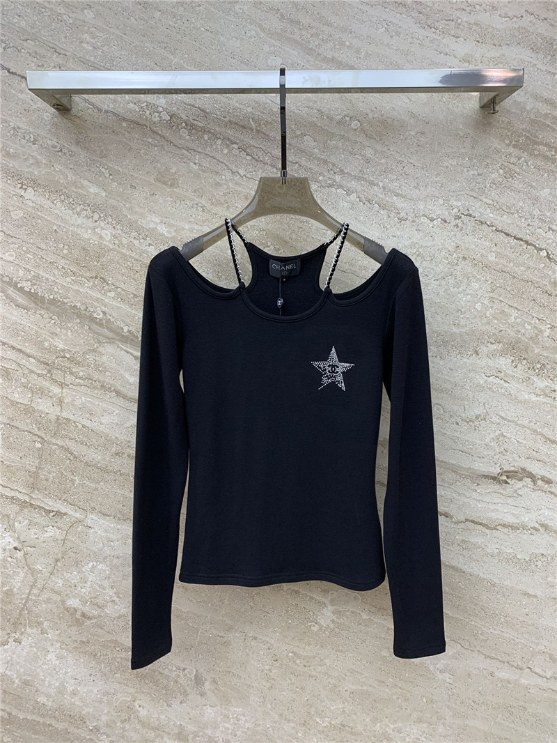 Chanel off-shoulder long-sleeved bottoming T-shirt