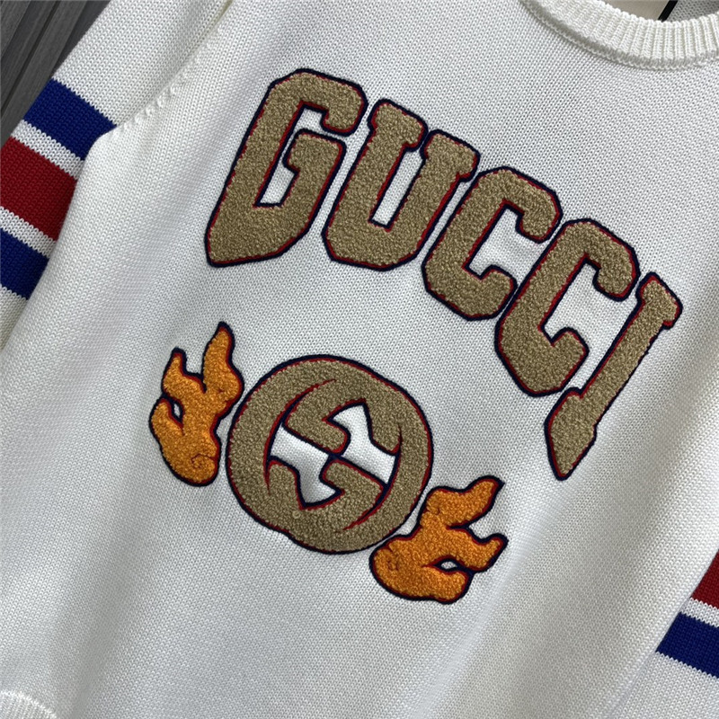 Gvc*1 logo colorblock knit sweater