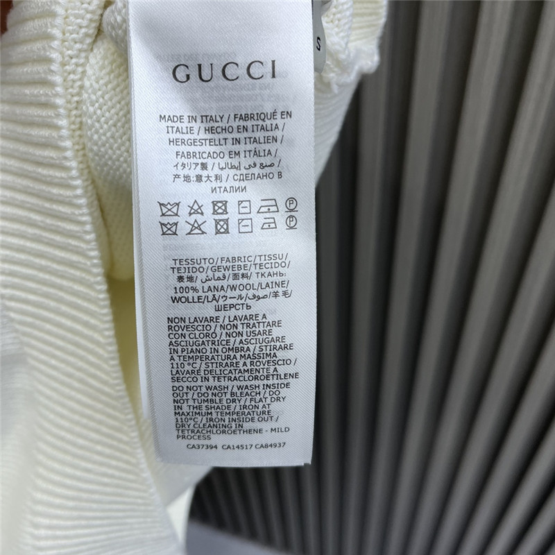 Gvc*1 logo colorblock knit sweater