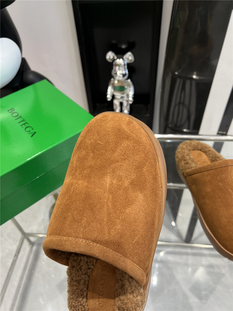 b0tt*ga Ven*ta round toe snow boots fur slides