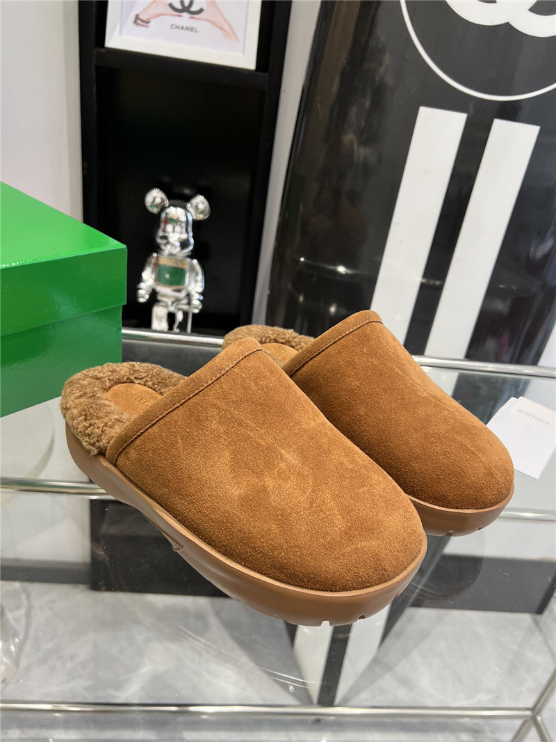 Bottega Veneta round toe snow boots fur slides