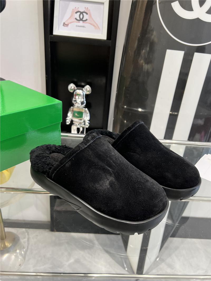 Bottega Veneta round toe snow boots fur slides