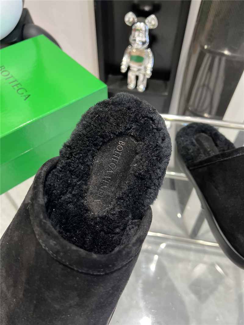 b0tt*ga Ven*ta round toe snow boots fur slides